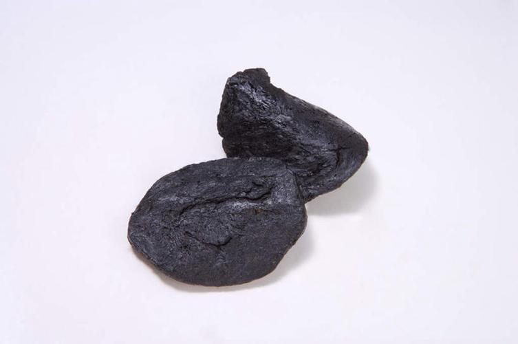 光影之间的草木滋养 中草药制品的影棚静物摄影